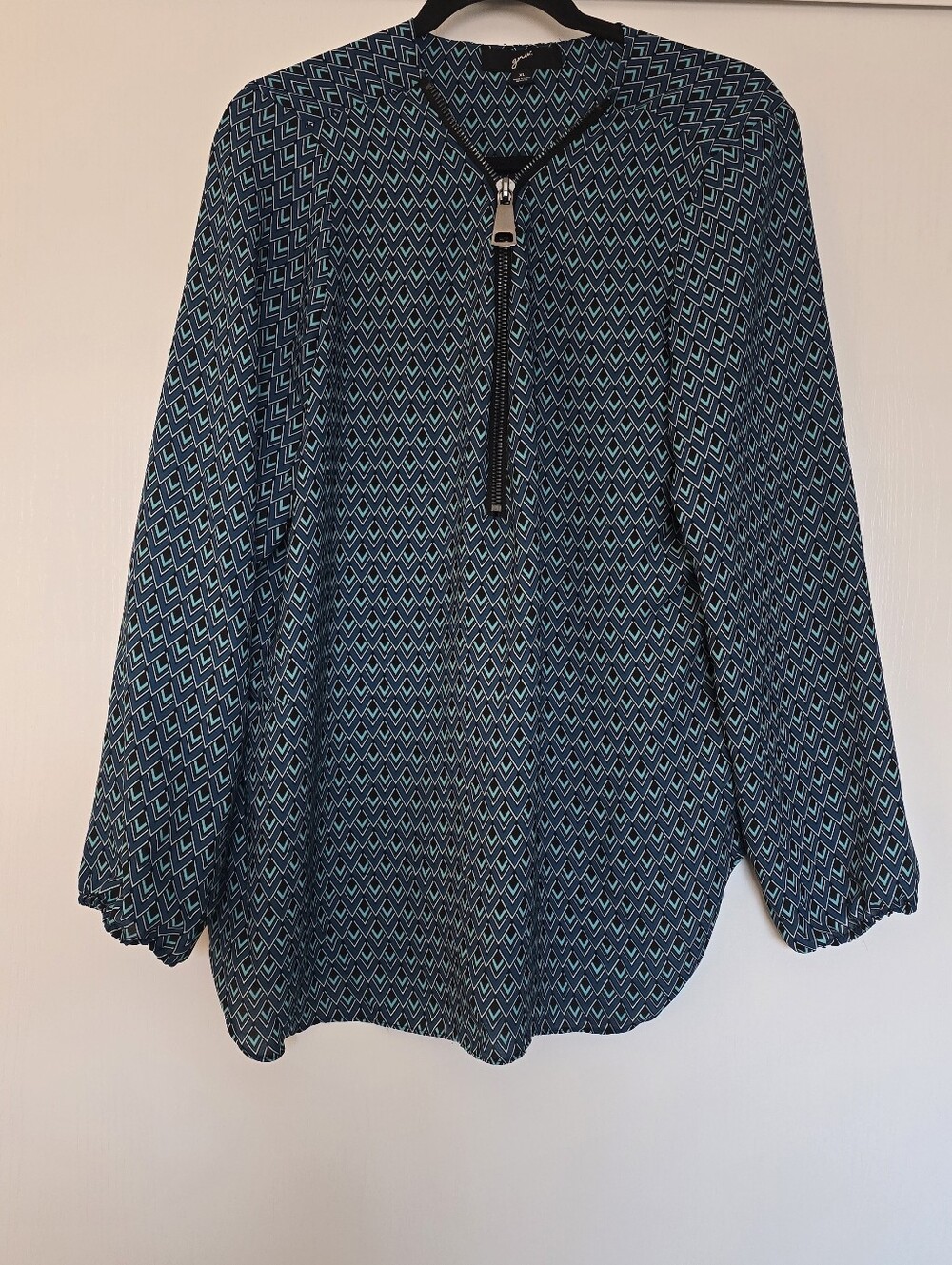GNW - Teal/White/Black Geometric Chevron Print Half-Zip Blouse Long Sleeve Top